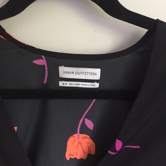 Floral front tie blouse - Picture 2 of 5